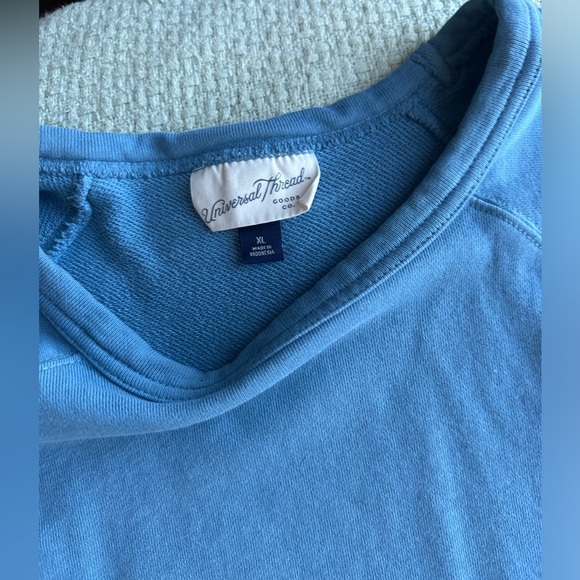 Universal thread crew neck long sleeved sweater, XL - Picture 2 of 3